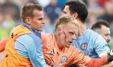 Live मैच में गोलकीपर पर हमला, बाल्टी से सिर फोड़ा, फैंस के हुड़दंग का खौफनाक Video