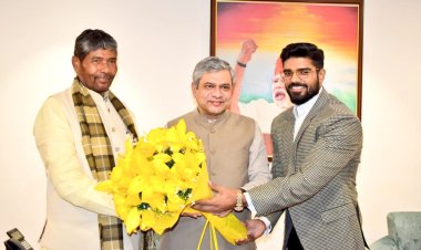 नई दिल्ली में राष्ट्रीय लोक जनशक्ति पार्टी एवं दलित सेवा के राष्ट्रीय अध्यक्ष सह केंद्रीय मंत्री आदरणीय श्री पशुपति कुमार पारस जी के साथ रालोजपा के बिहार प्रदेश अध्यक्ष सह समस्तीपुर के लोकप्रिय सांसद माननीय श्री प्रिंस राज जी