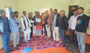 आज दिनांक 05,01,2024, को सरायरंजन प्रखंड नगर पंचायत में राष्ट्रीय लोक जनता दल का एकदिवसीय बैठक की गई।