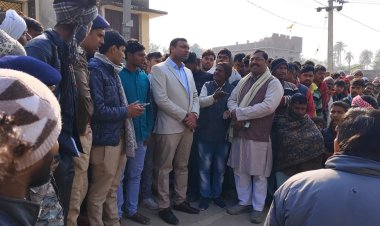 गंगापुर में शव मिलने से सनसनी, आक्रोशित ग्रामीणों ने किया सड़क जाम।